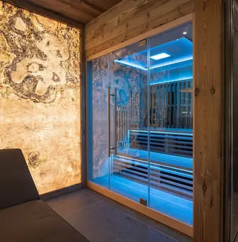 Ambiance détente au spa avec sauna et lumière minérale – chalet luxe Vosges