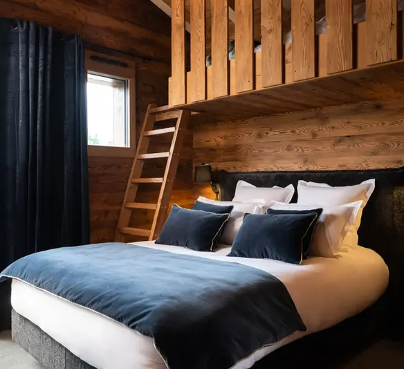 Suite Bleuet – lit double design dans chalet luxe à Gérardmer