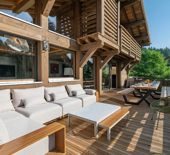 Banquette extérieure et vue forêt – séjour nature Gérardmer
