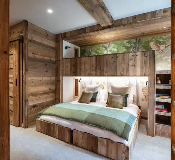 Dortoir secret du chalet Forest Lodge – lits doubles et lits cabanes 