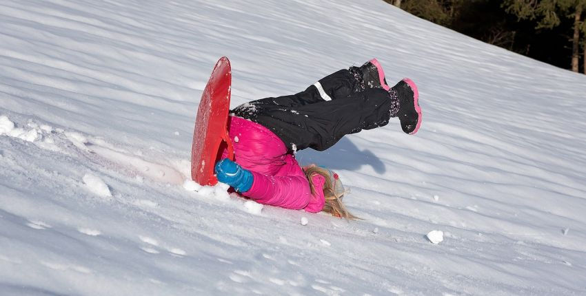 enfants en luge dans les Vosges, activités hivernales familiales
