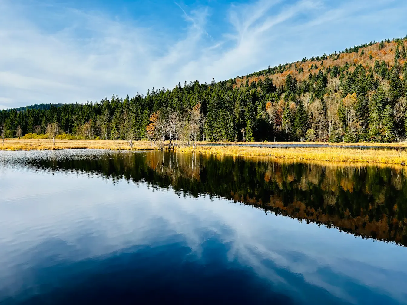 Lac de Lispach automne reflet
