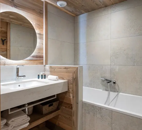 Salle de bain du dortoir secret – ambiance nature et bois à Xonrupt-Longemer