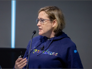 Alice Jessop speaks at SalesforceCon