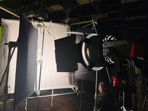 Upgraded Lighting Kit: 600D & Diffusion/Flag Frames