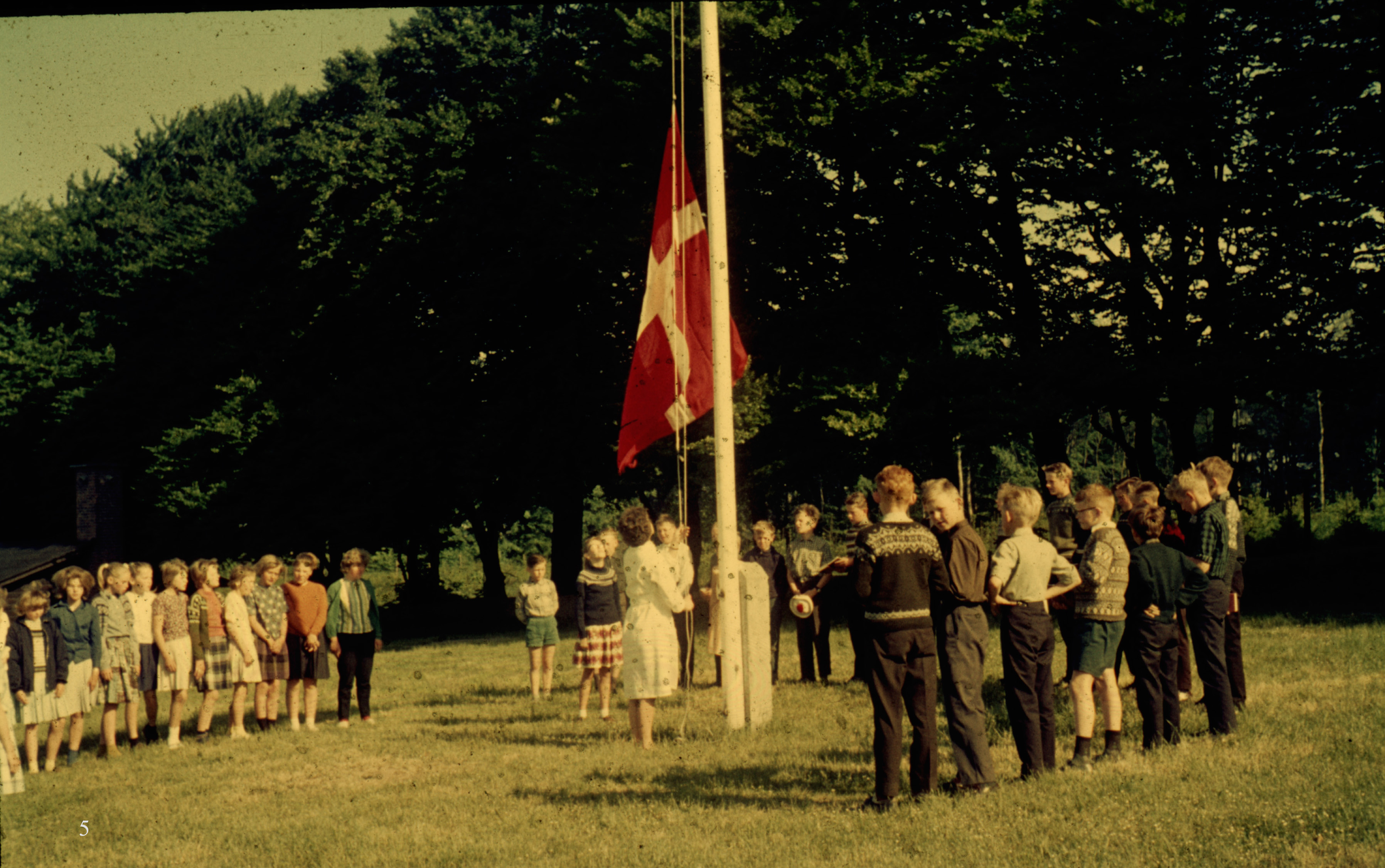 3. Lejrskole. Bøgebjerg.Fyn. Morgensang.