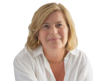 Main Headshot (1)_edited_edited.png