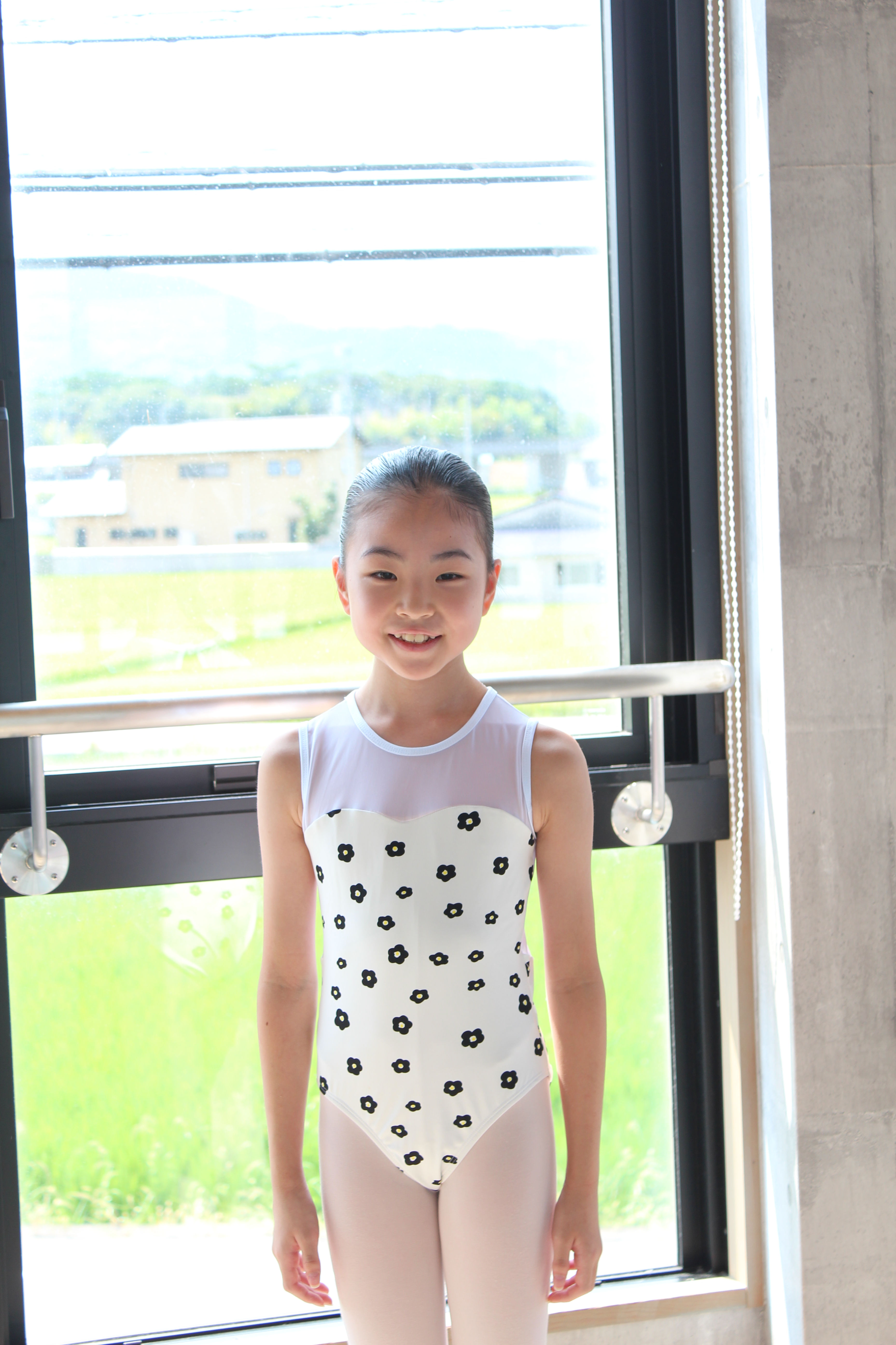 Daisy print sleeveless top