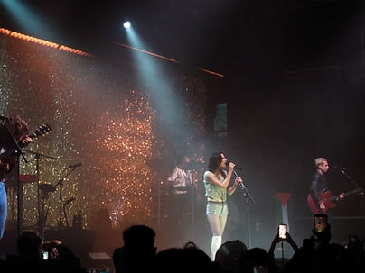 Glamour en la inmensidad: Wolf Alice en C Art Media
