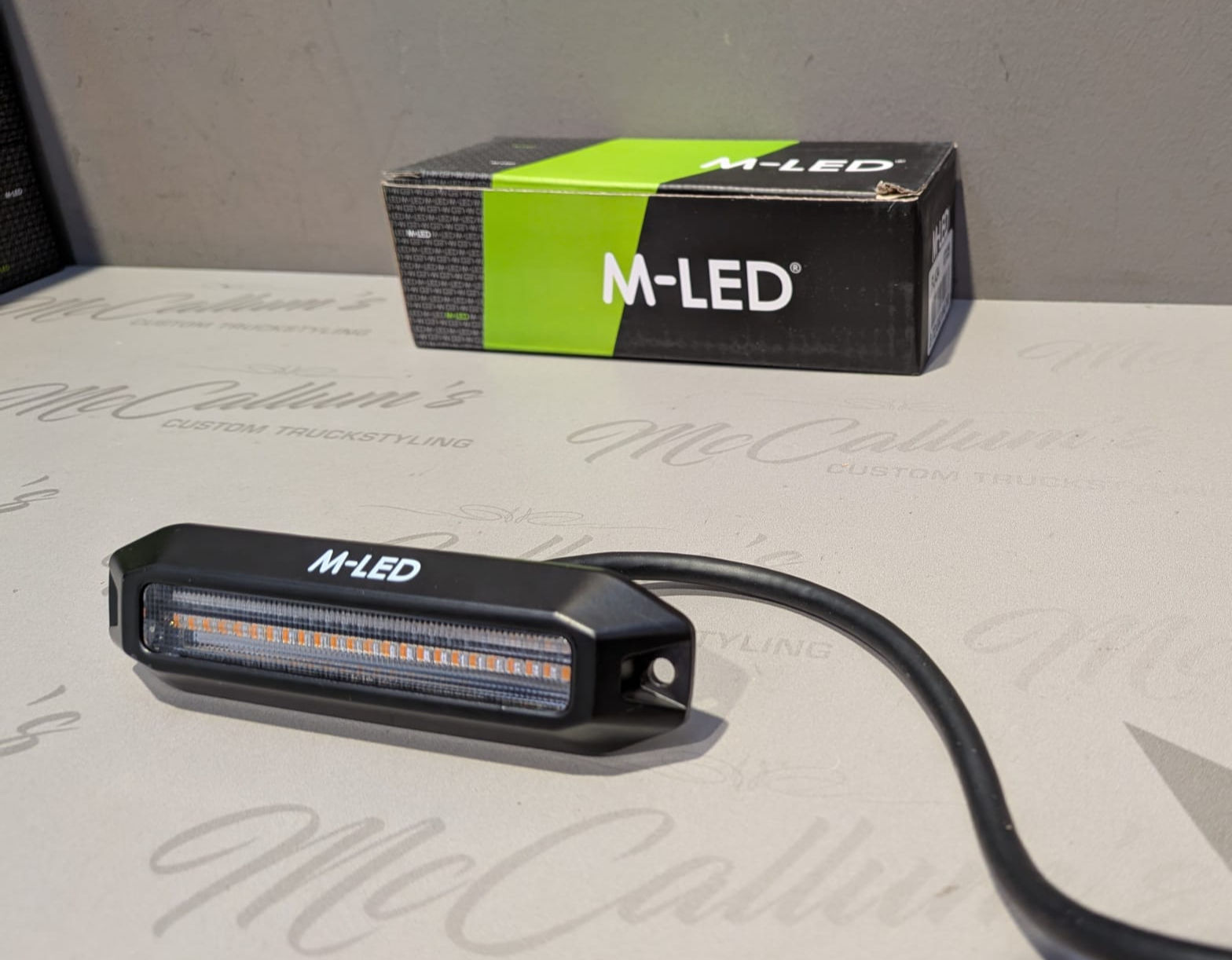 M-LED Dynamic strobe with red position light