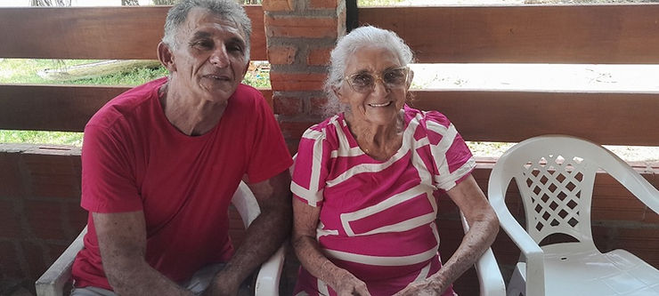 Maia com sua mãe, dona Ester