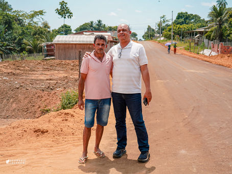 Mobilidade urbana avança em Mâncio Lima com asfaltamento e construção de calçadas na Rua Mimosa de Sá