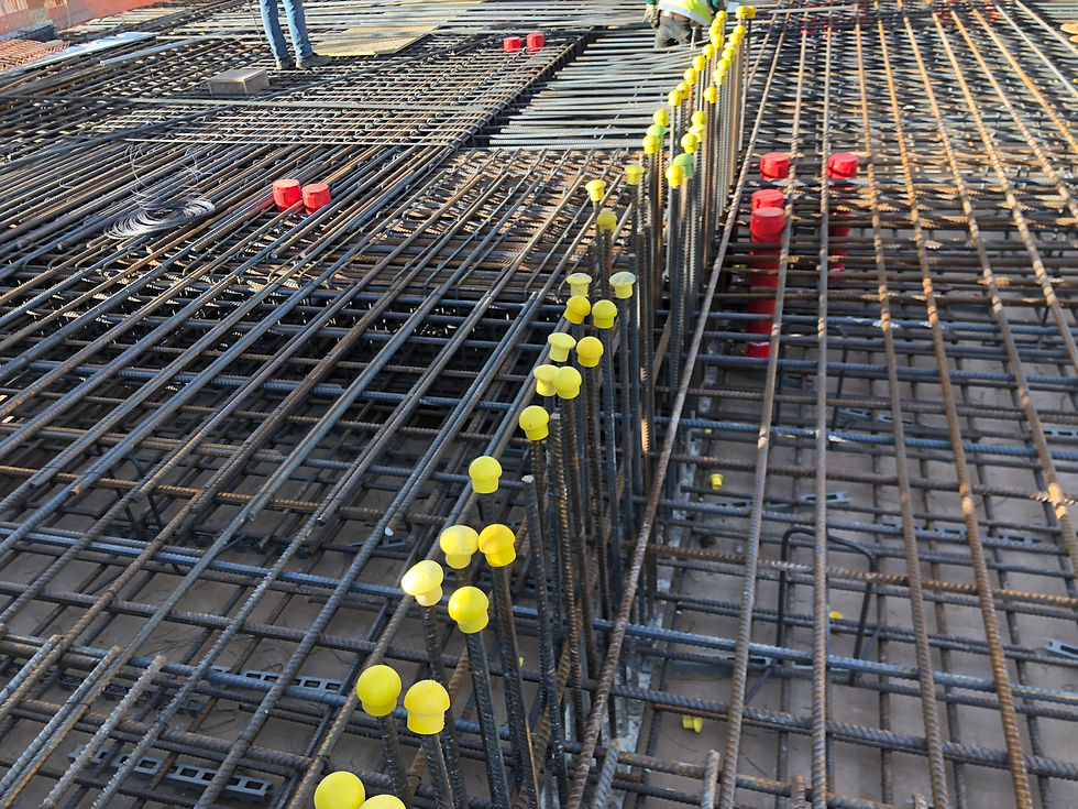 Steel mesh with yellow stoppers