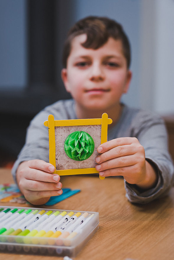 תמונה ממוזערת: ספר״יצירות קטנות״ וחומרי יצירה