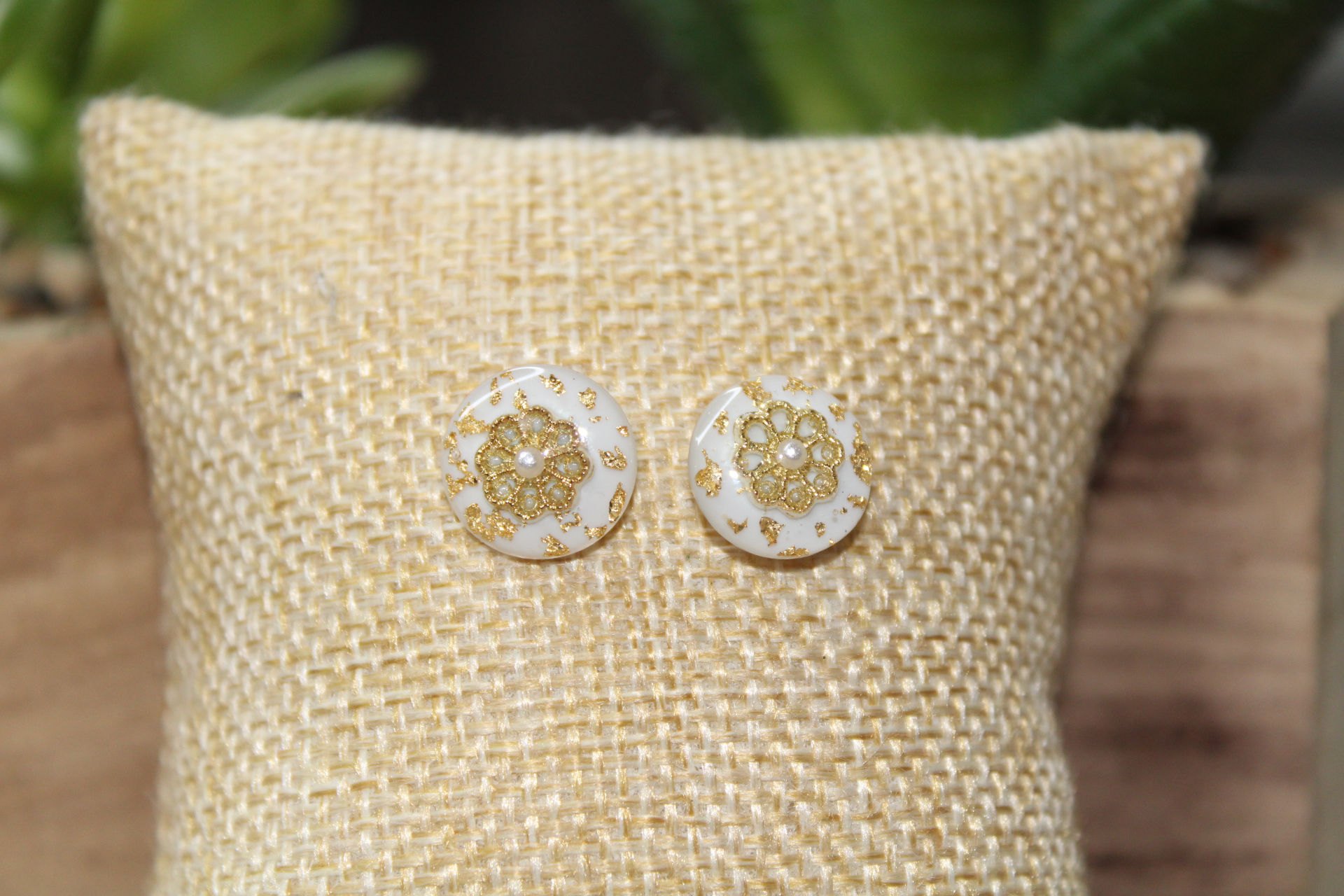 Les Irrégulières feuilles d'or et fleur