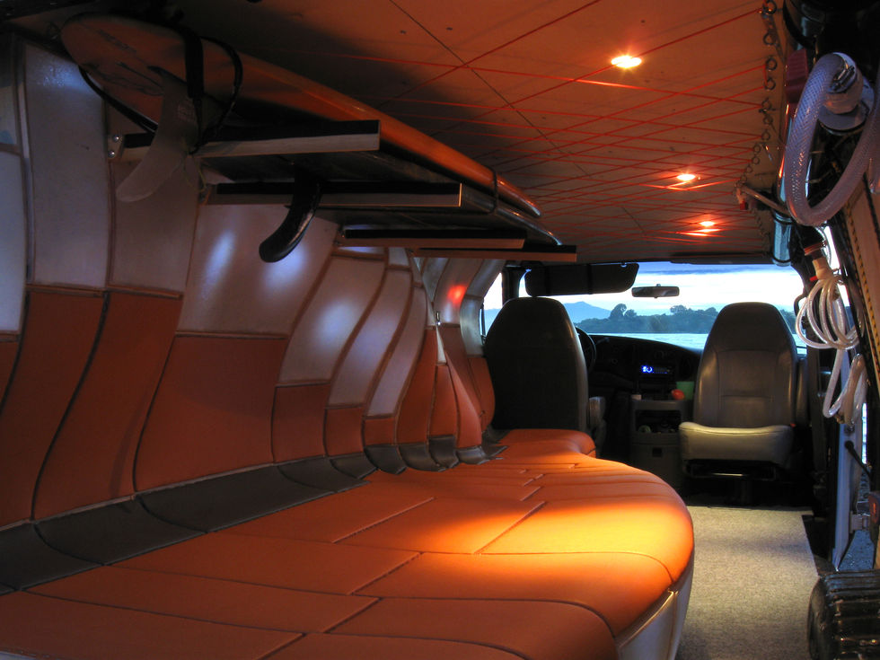 fig.0103 3.8125 ford e-250 extended cargo forward view