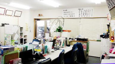 社内での拭き消毒も。