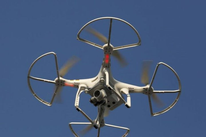 Drone Anti-Karosi Usir Karyawan Rajin dengan Nyanyian