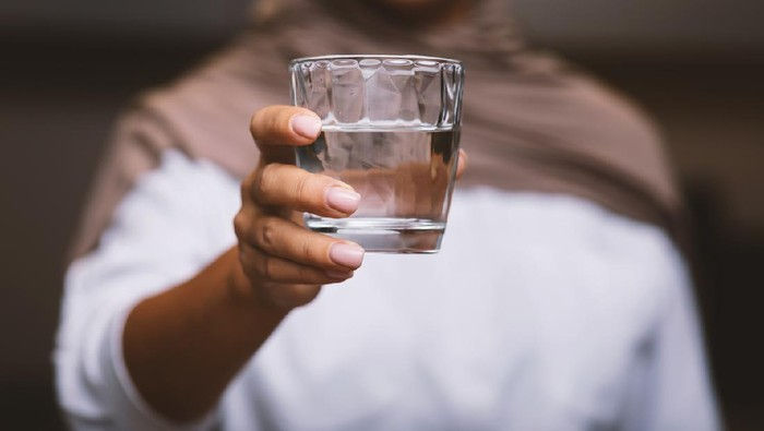 Minum Banyak Air Saat Sahur Malah Bikin Cepat Haus, Ini Sebabnya