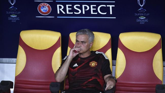 Mourinho Incar Kursi Pelatih Tottenham