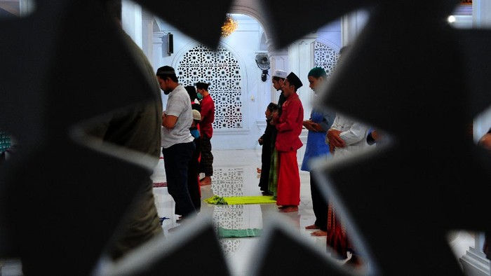 Saran Dokter Bila Ingin Salat Berjemaah di Mesjid Saat Pandemi Corona