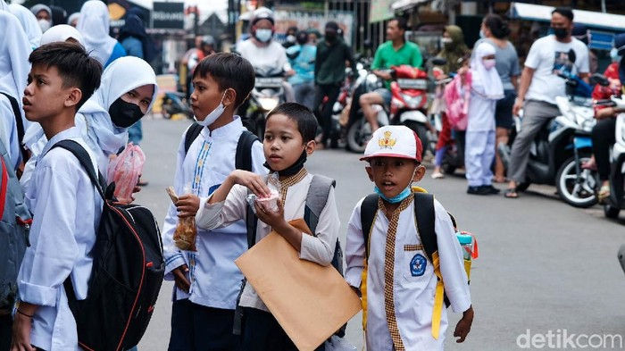 Banyak Siswa SD Kena Corona, Pakar IDI Khawatir RS Dibanjiri Anak-anak  