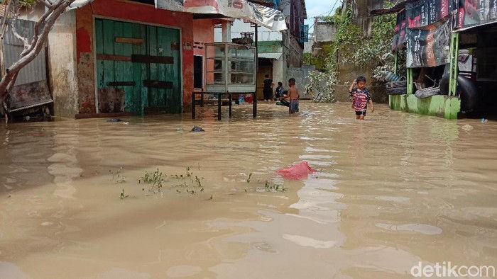 Banjir Kembali Landa Kawasan Medan Maimun Sumut
