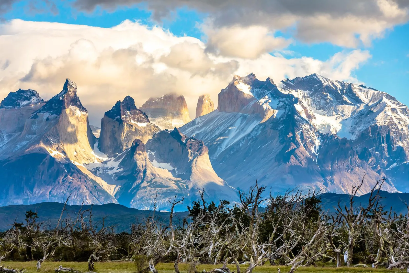 เทือกเขาในอุทยานแห่งชาติ Torres del Paine ประเทศชิลี