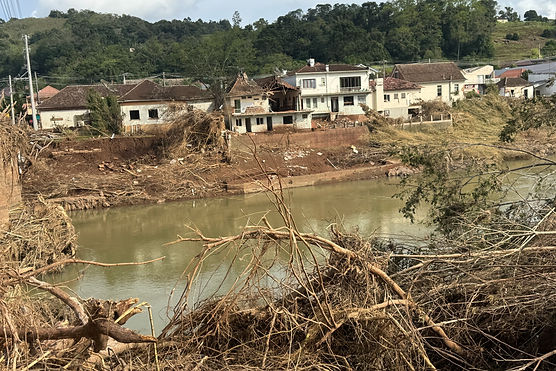Nossa Ferramenta é a Solidariedade, Nosso Trabalho é a Reconstrução