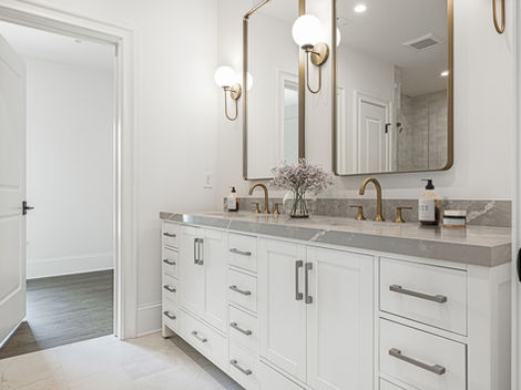 421 Landsbury-21 Bath 3.jpg