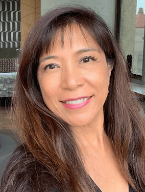 DebbieLee headshot (1).png