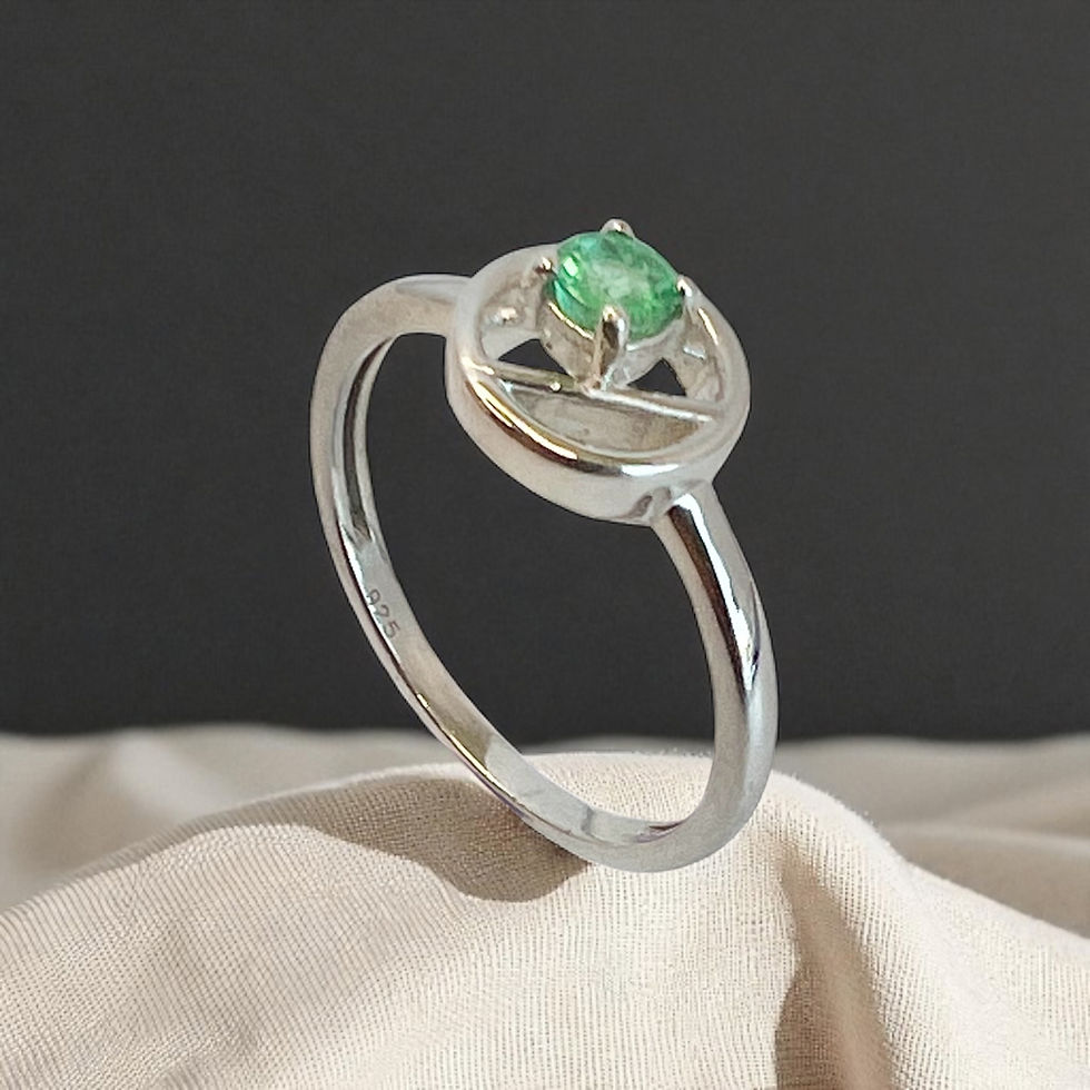 Thumbnail: Sterling Silver Ring with Emerald