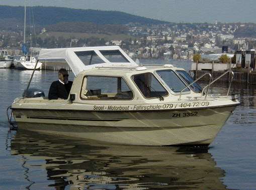 Motorboot_5k8sp8z7.gif