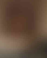 Salle à manger avec rideaux textiles et mobilier en bois, architecture intérieure - Karst Berlin.