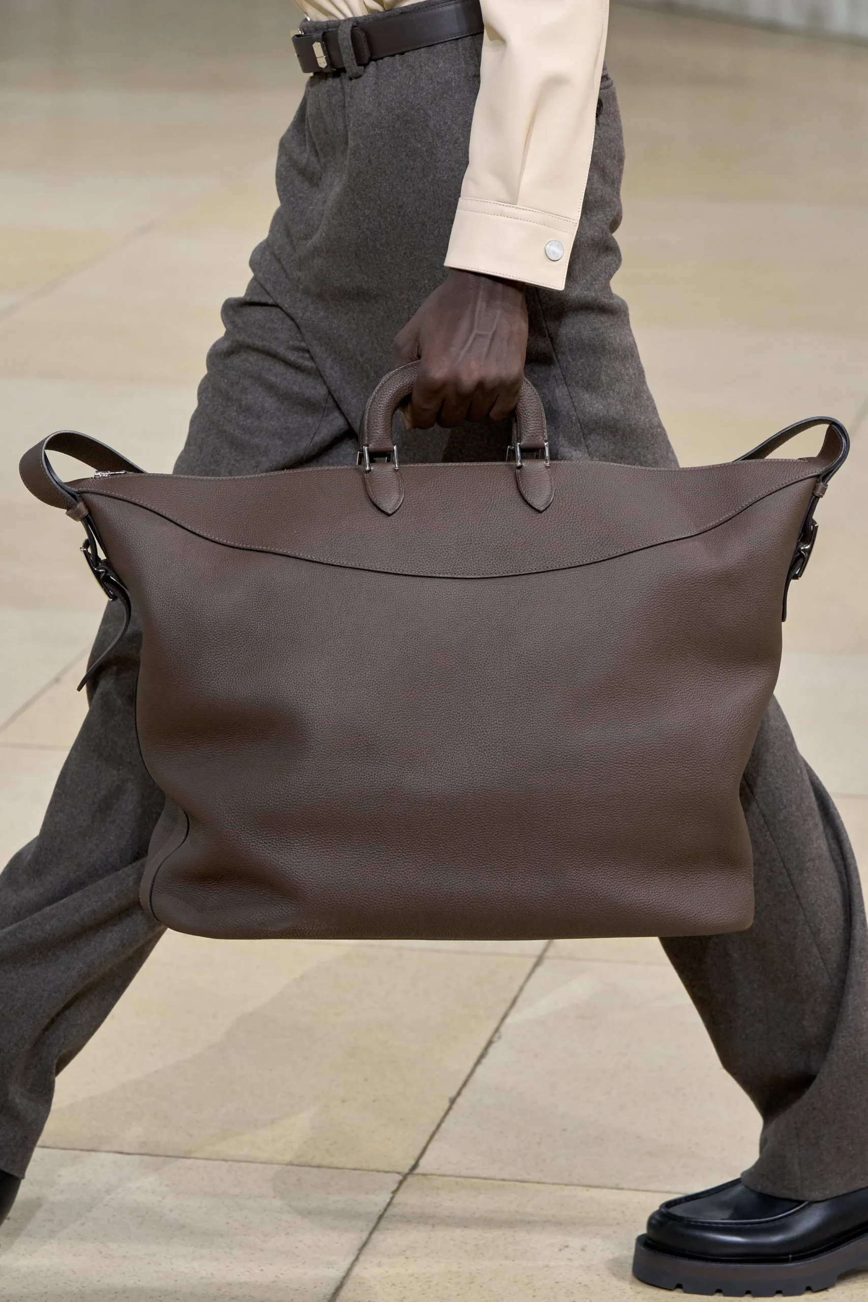 Sac brun Hermès Winter 2025 - Véronique Nichanian