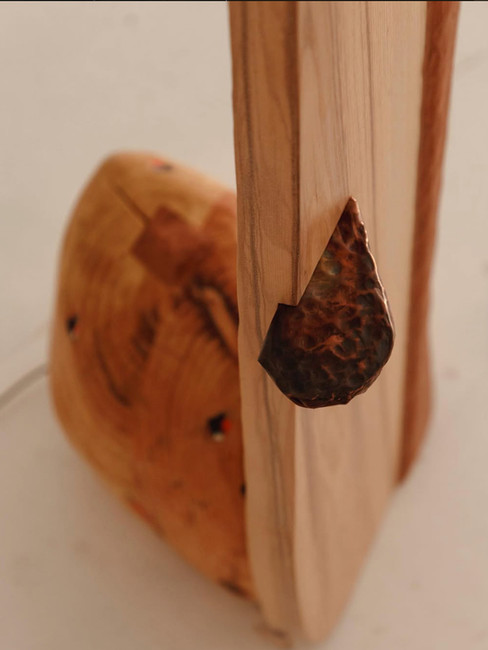 Détail assemblage bois et élément brûlé Objective Gallery