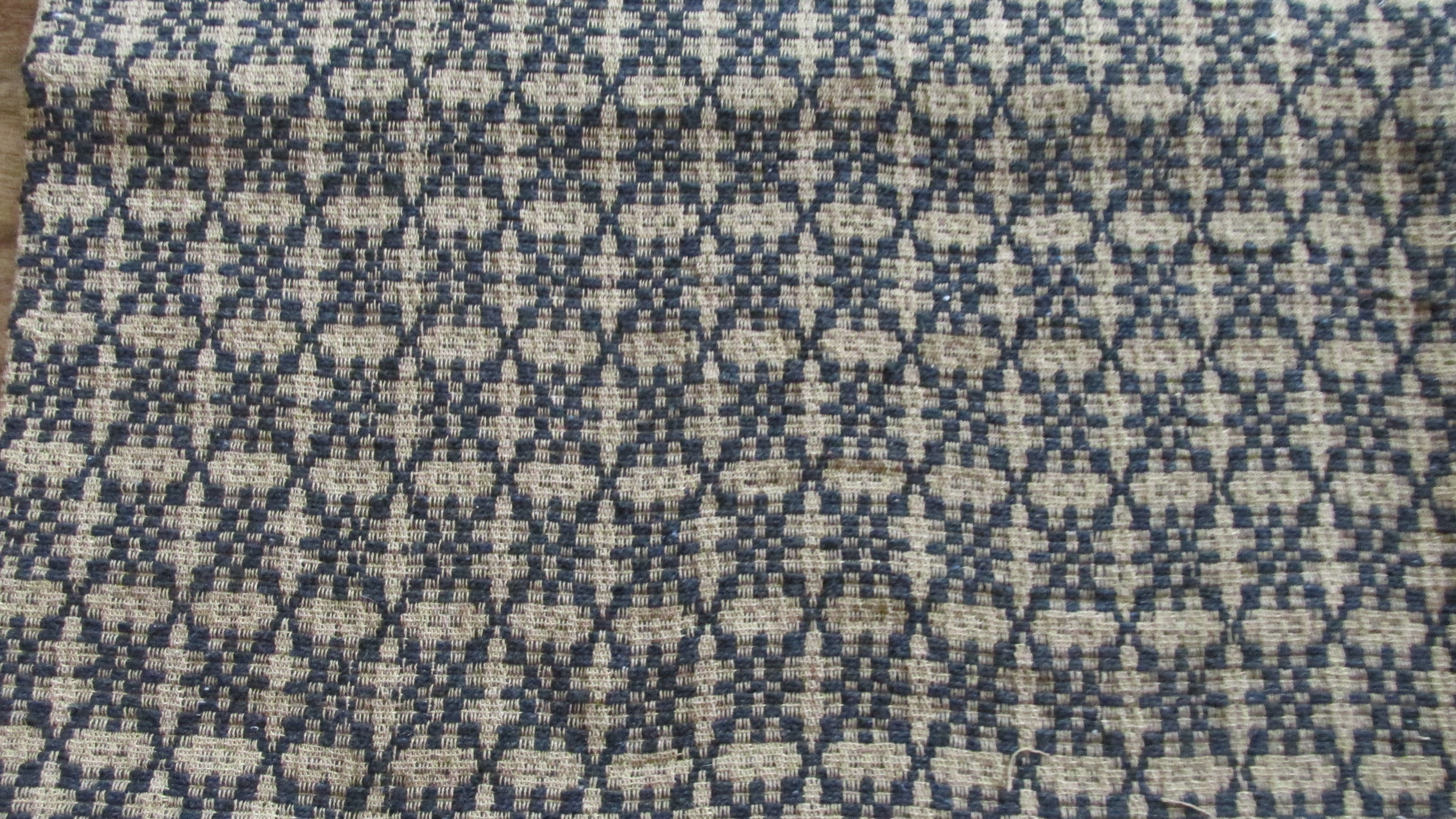 Black/Tan 34" Square