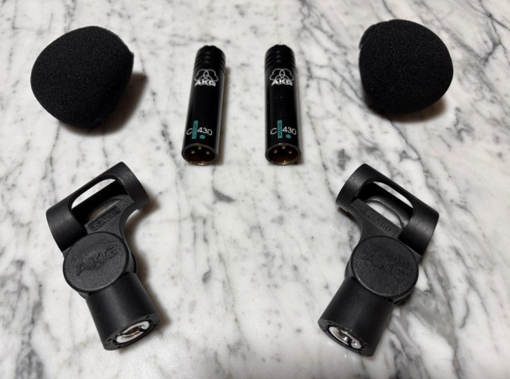 akg1