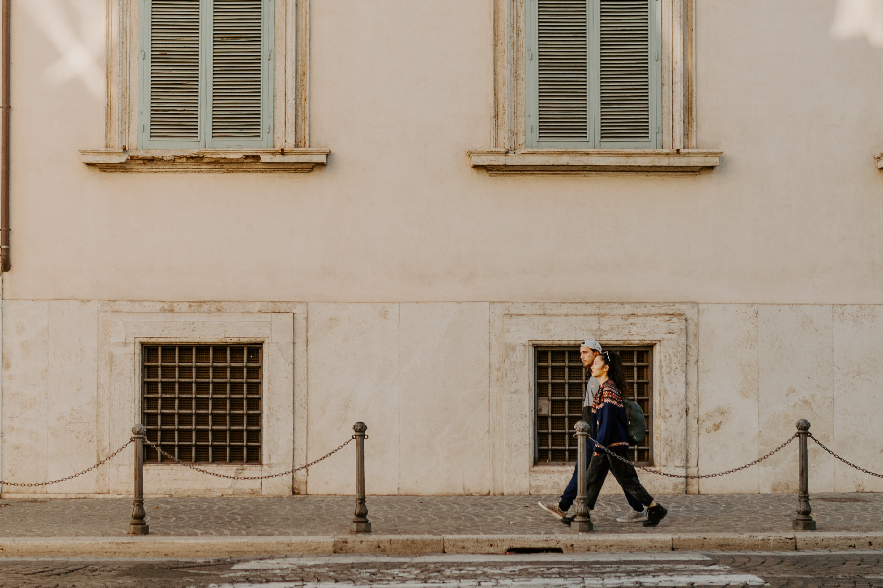 STROLLING