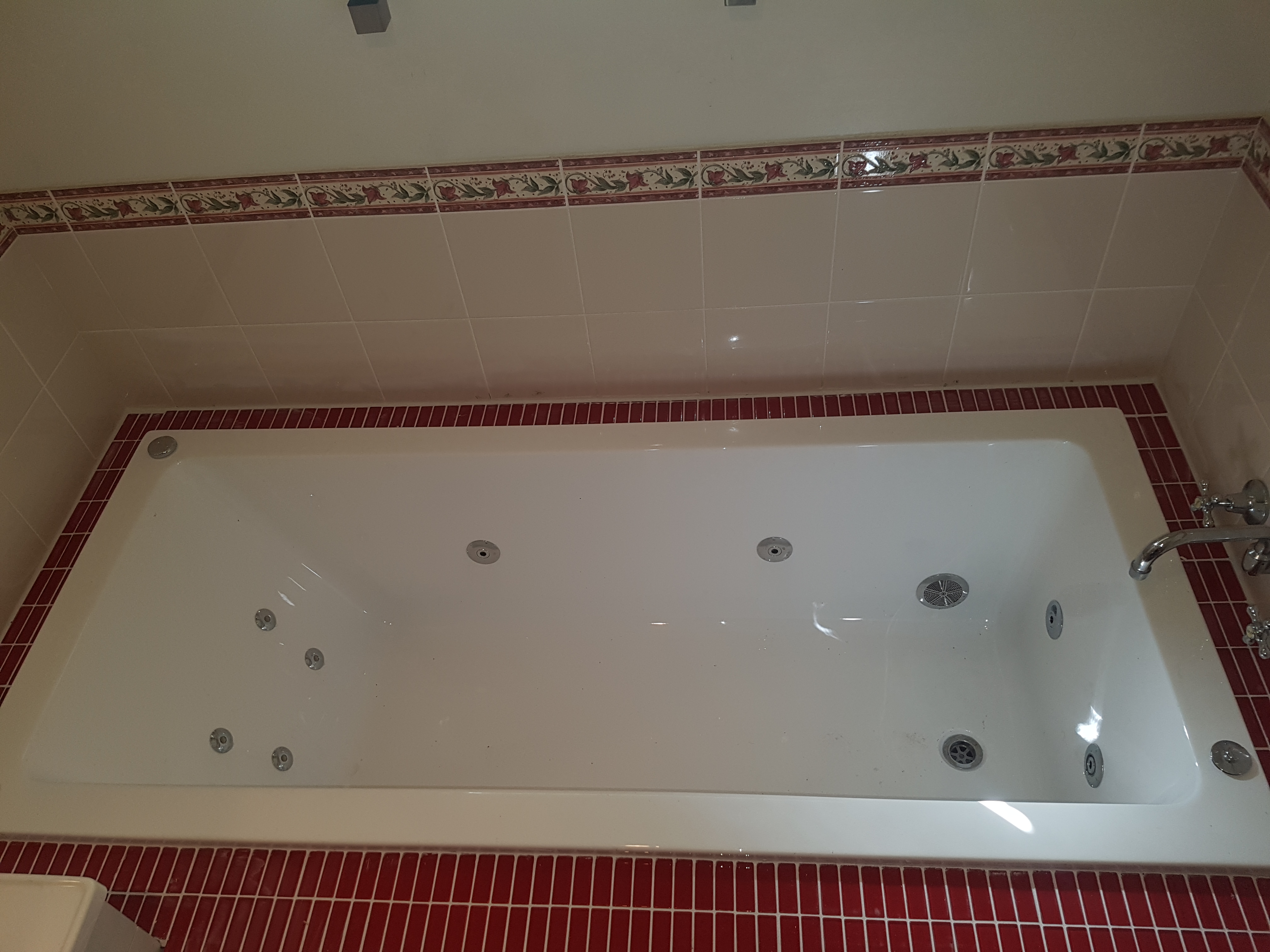 Hubbard's Carpentry project: Spa Bath Installation