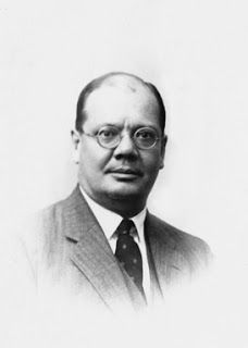Peripheral Actors, Central Concerns: Observing the Russian Revolution