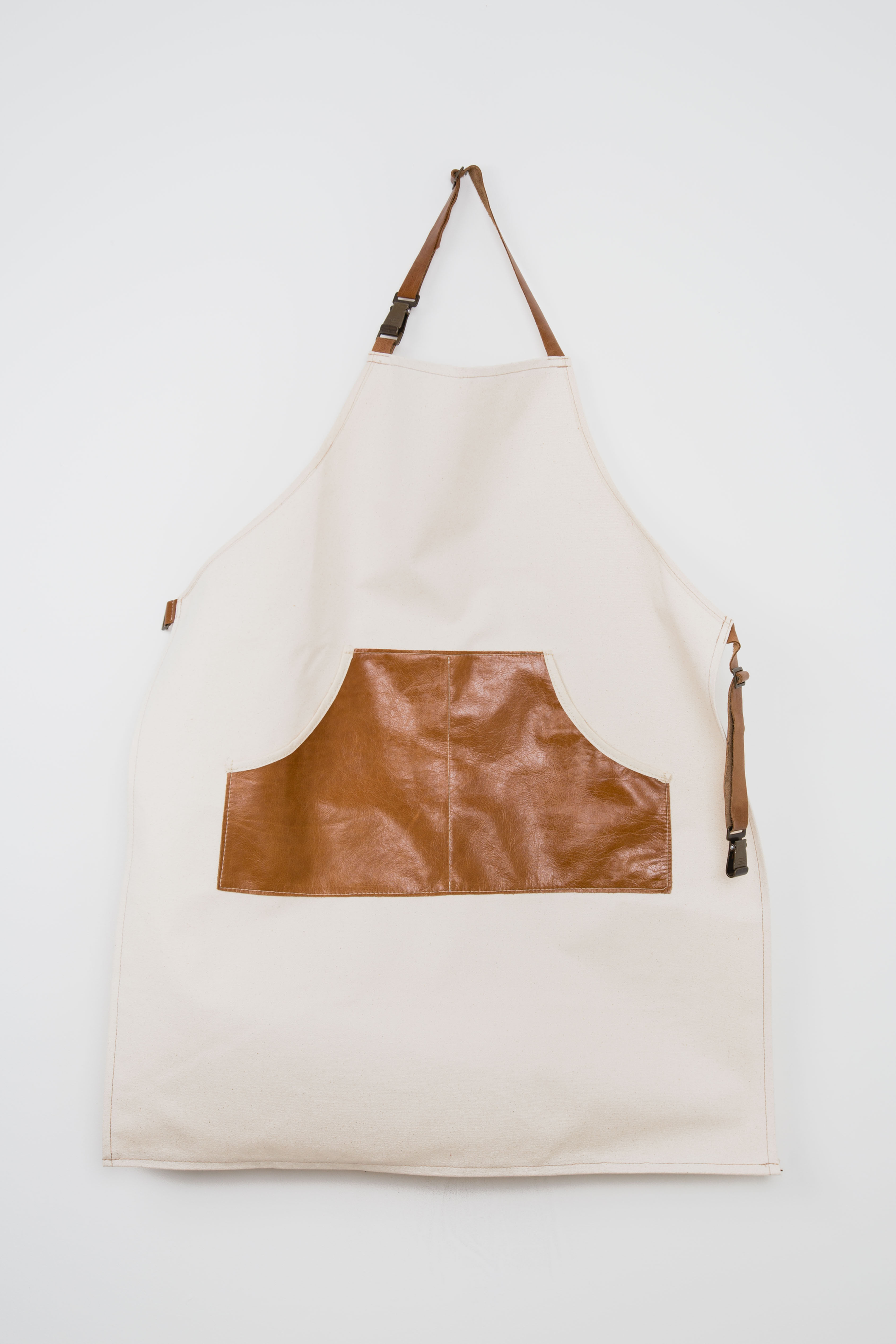 Förkläde med läderdetaljer