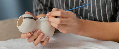 objet-peinture-gros-plan_edited.jpg
