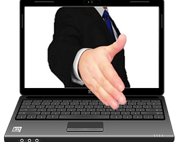 תמונה של מחשב בצבע שחור שבתוכה יש תמונה של יד המושטת מחוץ למחשב