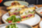 Sandwich de cuisine saine avec poulet et roquette