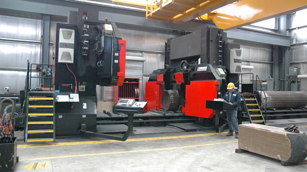 cutting off the hot top of an ingot