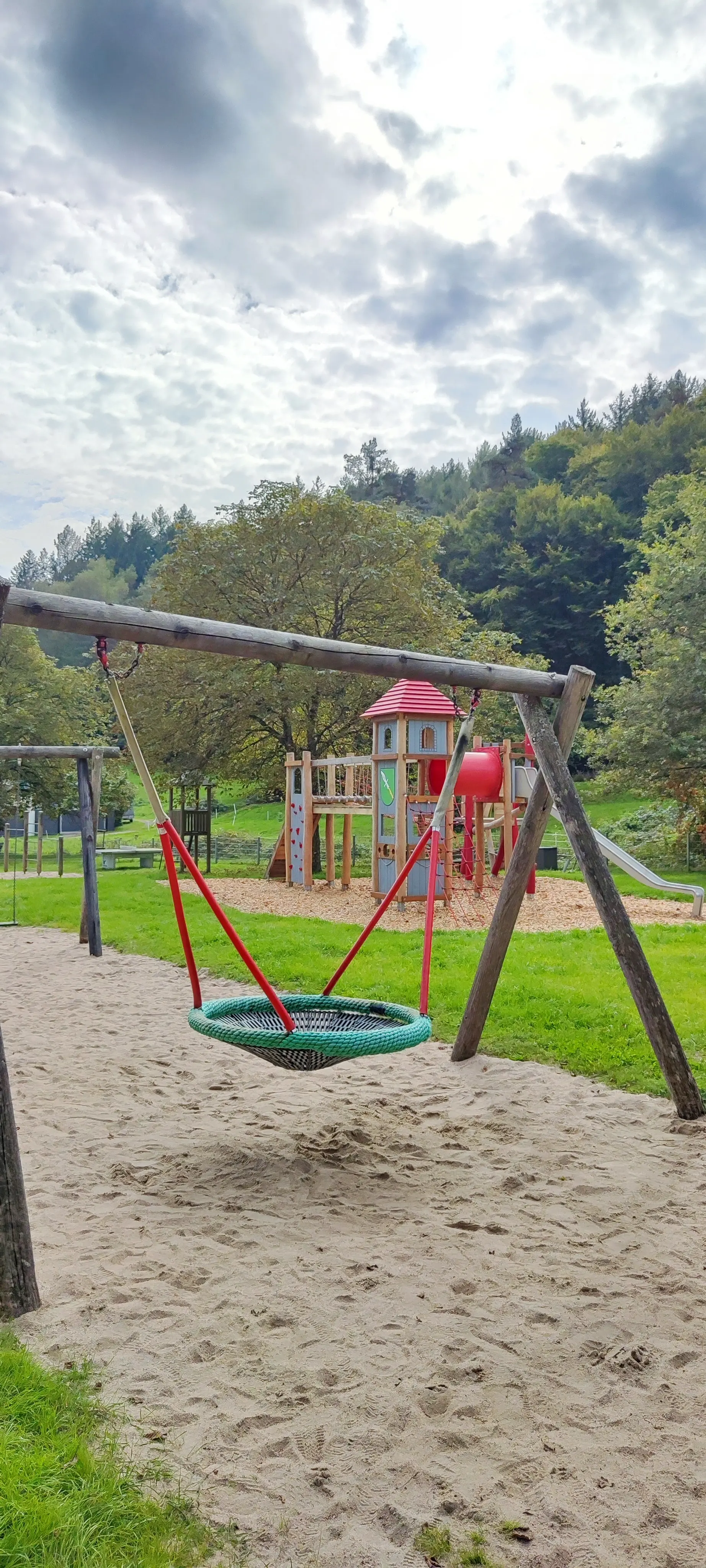 Spielplatz in Wilgartswiesen an der Falkenburghalle