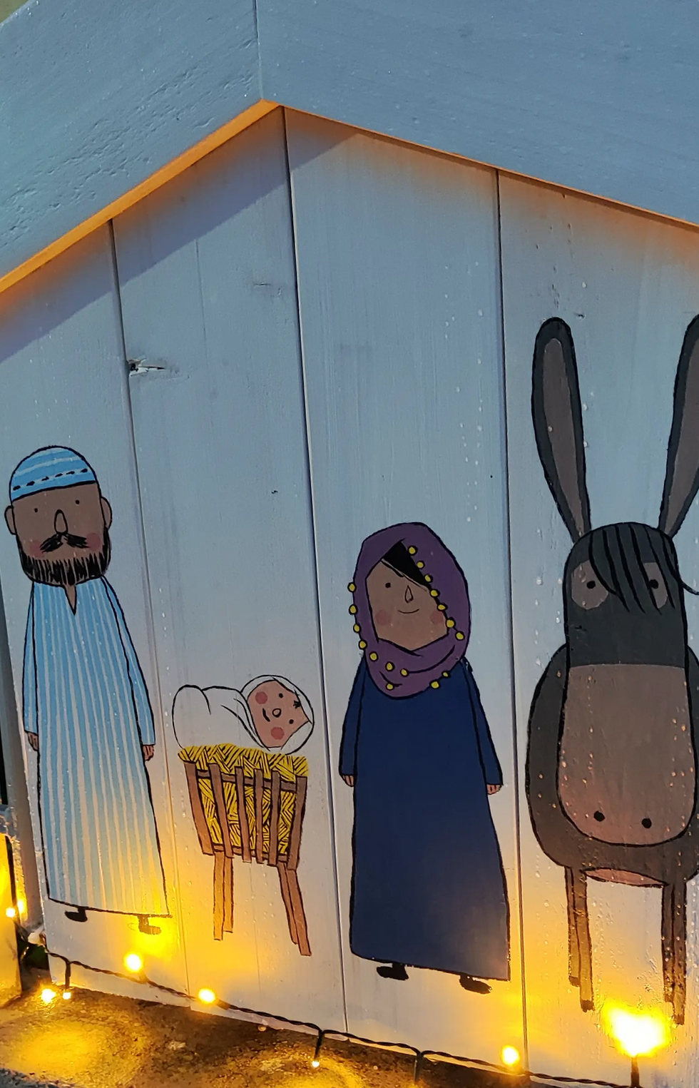 Ein Mann auf einem MTB, der gerade eine Jumpline hinabfährt