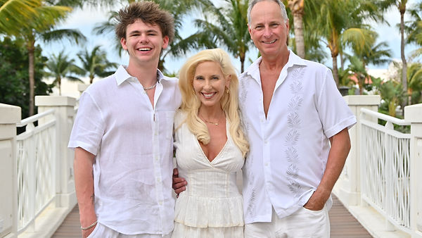 bahamasfamilyphoto_edited.jpg