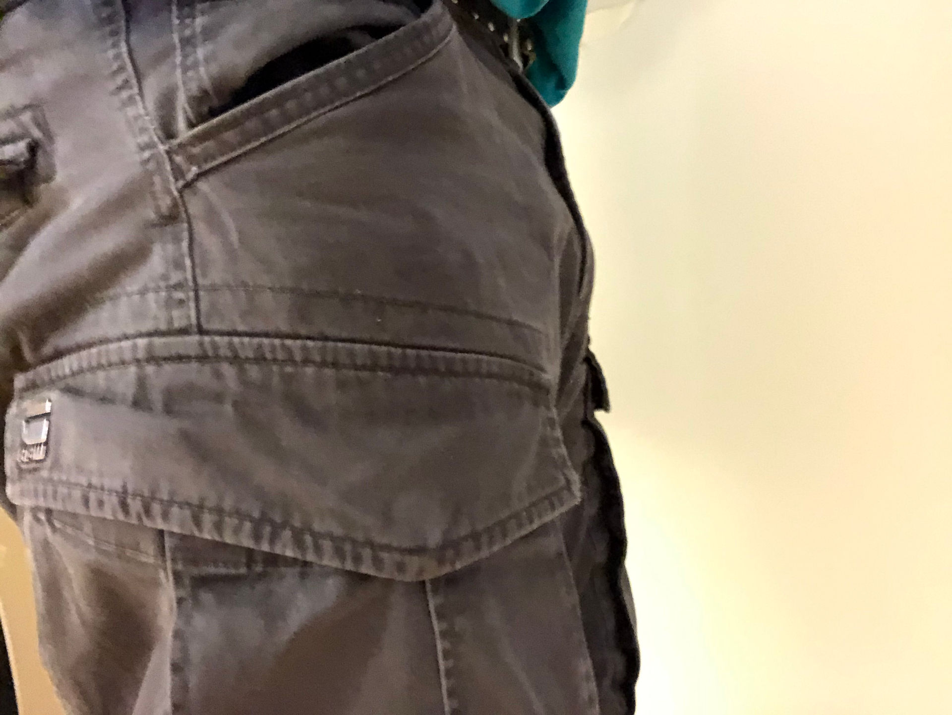 Packing with Mister Limpy M, side view in cargo pants